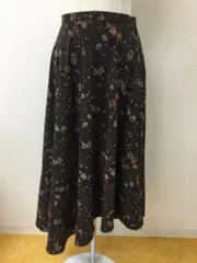 ルージュヴィフ こげ茶色に同系の花柄スカート のサムネイル