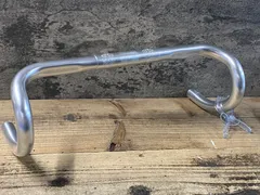 KJ377 日東 NITTO M151F アルミドロップハンドル シルバー 400mm Φ26.0のサムネイル