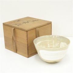 赤膚焼　尾西楽斎造　刷毛目茶碗（保護箱）  茶道 抹茶 おしゃれ 抹茶茶碗 抹茶碗 和食器 レトロ 茶器 骨董 茶わん 茶会 茶の湯 7月 夏