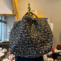 【東あずま店　併売品】　LAZY SUSAN　レイジ―スーザン　bag　BAG　バッグ　鍵　かぎ　カギ　tote　トート　総柄のサムネイル