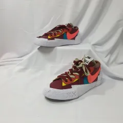 ドゥハヴィンテージ 245 NIKE SACAI KAWS ブレーザー ロー チーム レッド スニーカーのサムネイル