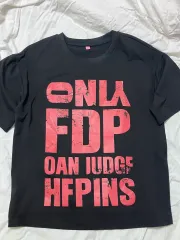 黒半袖Tシャツのサムネイル