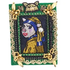 アルベロベロ OLLEBOREBLA オレボレブラ  真珠の耳飾りの少女 ブタさん モチーフ パールビーズ 刺繍 ブローチ レディース 表記無 のサムネイル