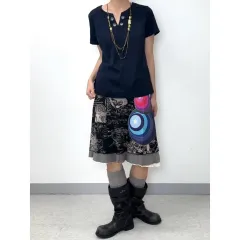日本 ヴィンテージ デシグアル オリエンタル ブラック ミディ スカートのサムネイル