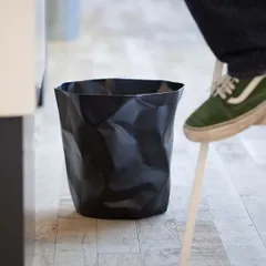 最終入荷！！ アートなゴミ箱 ダストボックス essey Mini BinBin Black クシャクシャに潰された表面 エコ素材 シンプル スタッキング 遊び心 リビング ダイニング キッチン 寝室 ギフト プレゼント 観葉植物の鉢カバー 送料無料のサムネイル