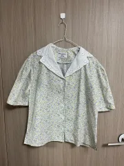 ブレンダブレンデン ブラウス 花柄のサムネイル