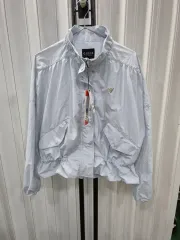 GUESS レディース ウィンドブレーカー ジャケット ライトブルー (新品)のサムネイル