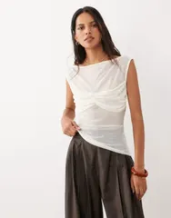 エイソス レディース トップス タンクトップ セミシアー ギャザー オーバーレイ シアー キャップ ASOS DESIGN soft semi sheer cap sleeve top with ruのサムネイル