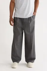フィアオブゴッド メンズ ボトムス カジュアルパンツ コットン Fear of God Essentials Pleat Front Drawstring Cotton Twill Pants IROのサムネイル