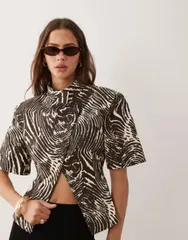 エイソス レディース アウター ジャケット・ブルゾン アシンメトリー プリント ブレザー ASOS DESIGN asymmetric short sleeve blazer in zebra priのサムネイル