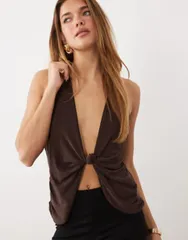 エイソス レディース トップス シャツ ドレープ ASOS DESIGN knotted plunge neck draped top with skinny straps in chocolateのサムネイル