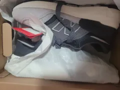 ニューバランス スニーカーのサムネイル