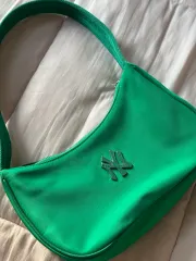 MLB ナイロン HOBO BAG (着用写真あり)のサムネイル