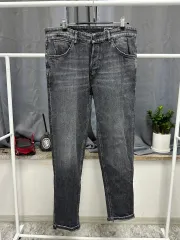 Ptトリノ正規品 / メンズ32-33 / デニム ブラックデニム ズボンのサムネイル