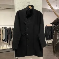 YOHJI YAMAMOTO ヨウジヤマモト プール オム ストラップ デザインテープ ディテール コートのサムネイル