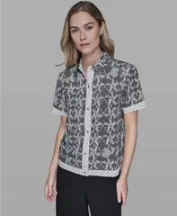 カール ラガーフェルド レディース トップス シャツ プチ プリント レース KARLAGERFELD PARIS Womens Lace Print Detail Camp Shirt Regulaのサムネイル