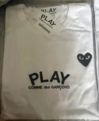 新品 COMME des GARCONS コム・デ・ギャルソン PLAY ロングスリーブ 白 ブラックワッペンのサムネイル