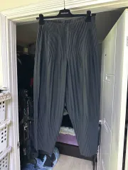 2 ISSEY MIYAKE HOMME PLISSÉ JF151 パンツのサムネイル