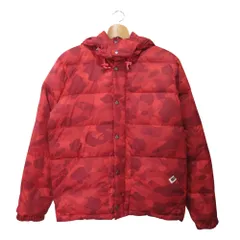 美品 A BATHING APE アベイシングエイプ サルカモ 迷彩 ダウンジャケット M レッド メンズ 古着 中古 USEDのサムネイル