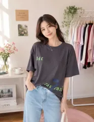 グラフィック半袖Tシャツのサムネイル