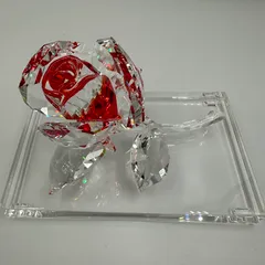 Swarovski スワロフスキー ブロッサミングローズ レッド 台付き - メルカリ