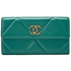 CHANEL シャネル 　マトラッセ 　ラムスキン　シャネル19　2つ折り長財布 　グリン（ゴールド金具）レディースウォレット 財布   【中古】【送料無料】のサムネイル
