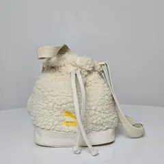 新品) PUMA プーマ ボア シープスキン 巾着 トートバッグ クロスバック アイボリー バッグのサムネイル