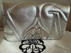 Alexander McQueen アレキサンダー・マックイーン メタリック シール チェーンバッグのサムネイル