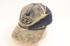 [중고] DIESEL 남성 캡 2 C-SEYMON CAPPELLO DIESEL 2 인디고 블루 남쪽 데미지 가공