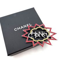 CHANEL シャネル コミック ブローチ - メルカリ