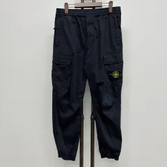 32 ストーンアイランド ワッペンパッチ カーゴ パンツのサムネイル