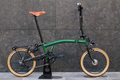 Brompton M6R 2021, 2-speed external gears x 3-speed internal gears, 16-inch folding bike, mini velo, hub dynamo. [Fukuoka Store]