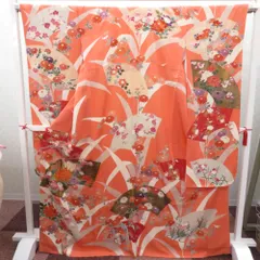 振袖 正絹 サーモンオレンジ系 扇面 花々文様 金コマ 箔 袷 広衿 単品振袖 衣裳 生地 舞台 成人式 卒業式 フォーマル 身長約170ｃｍのサムネイル