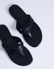 トップショップ レディース シューズ サンダル Topshop Sisi toe thong flat sandals Black ブラックのサムネイル