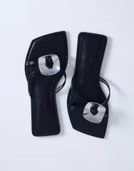 トップショップ レディース シューズ サンダル Topshop Rolo hardware detail flat sandals Black ブラックのサムネイル