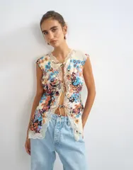 トップショップ レディース トップス タンクトップ アシンメトリー フラワー柄 キャップ レース フラワー Topshop floral cap sleeve asymmetric tie frontのサムネイル
