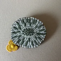 tori to hana ライトブルー刺繍生地　ミナペルホネンレース生地使用ハンドメイドブローチのサムネイル