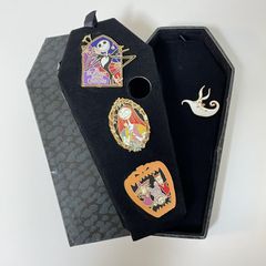 ナイトメアビフォアクリスマス ピンバッジ 棺型 LE1000 - メルカリ