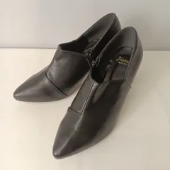 メヌエ menue  Vカットブーティ【L／24.0〜24.5cm相当】ブラック系／黒系のサムネイル