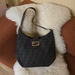 フェンディ ズッカ 맘마 マカダム HOBO BAG 正規品のサムネイル