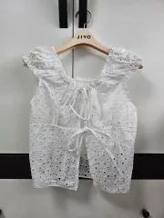 白 エンブロイダリー リー ノースリーブ (新品)のサムネイル