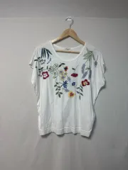 フラワー刺繍半袖Tシャツのサムネイル