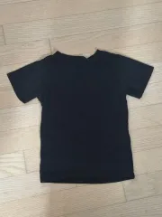 黒いTシャツのサムネイル