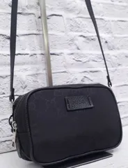 【極美品】GUCCI グッチ ユニセックス GGエンボス柄 ナイロン×レザー クロスボディ ショルダー カメラ バッグ ポーチ 黒のサムネイル