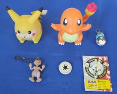【J3-02】◇ポケモン グッズ まとめ売り 6点セット 手のひらピカチュウ ひかってヒトカゲ ポケモンキッズ カード エレキッド ポケ鈴 フシギソウ 缶バッジ 無色エネルギー キーホルダー ミュウツー