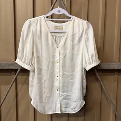UNITED ARROWS シャツ 36 ホワイト ファッション 女性用 カジュアル フォーマル パフスリーブ ボタン付き シンプル スタイリッシュのサムネイル
