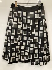 P373⚫︎自由区⚫︎ジユウク⚫︎ロングスカート⚫︎フレア⚫︎サイドファスナー付き⚫︎レディース⚫︎size36⚫︎幾何学模様⚫︎白×黒⚫︎日本製のサムネイル