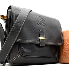 ロエベ LOEWE アナグラム ショルダーバッグ クロスボディ フラップ レザー ネイビー 紺 斜め掛け カバン 鞄 残暑 お盆 帰省 シルバーウィーク 敬老の日 秋休み 行楽 ハロウィン 七五三 ギフト プレゼントのサムネイル