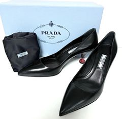 早い者勝ち！万能！使い勝手抜群！【未使用/箱・袋】PRADA プラダ イタリア製 レザー パンプス ポインテッドトゥ レッドヒール ブラック 黒 36 23cm　P510