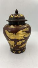 新品未使用】中国景徳鎮 紅金沙 手描き「花開富貴」牡丹文 飾り壺 台座